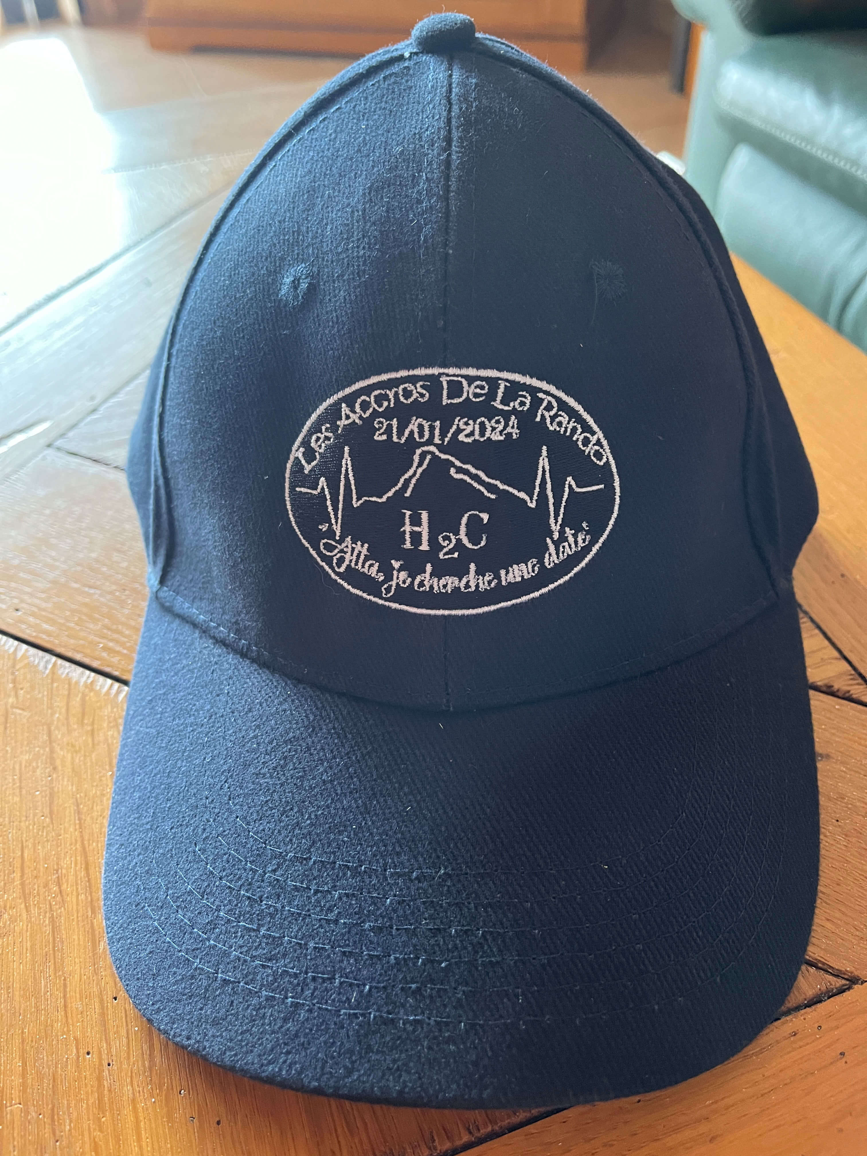 La casquette brodée des Accros De La Rando