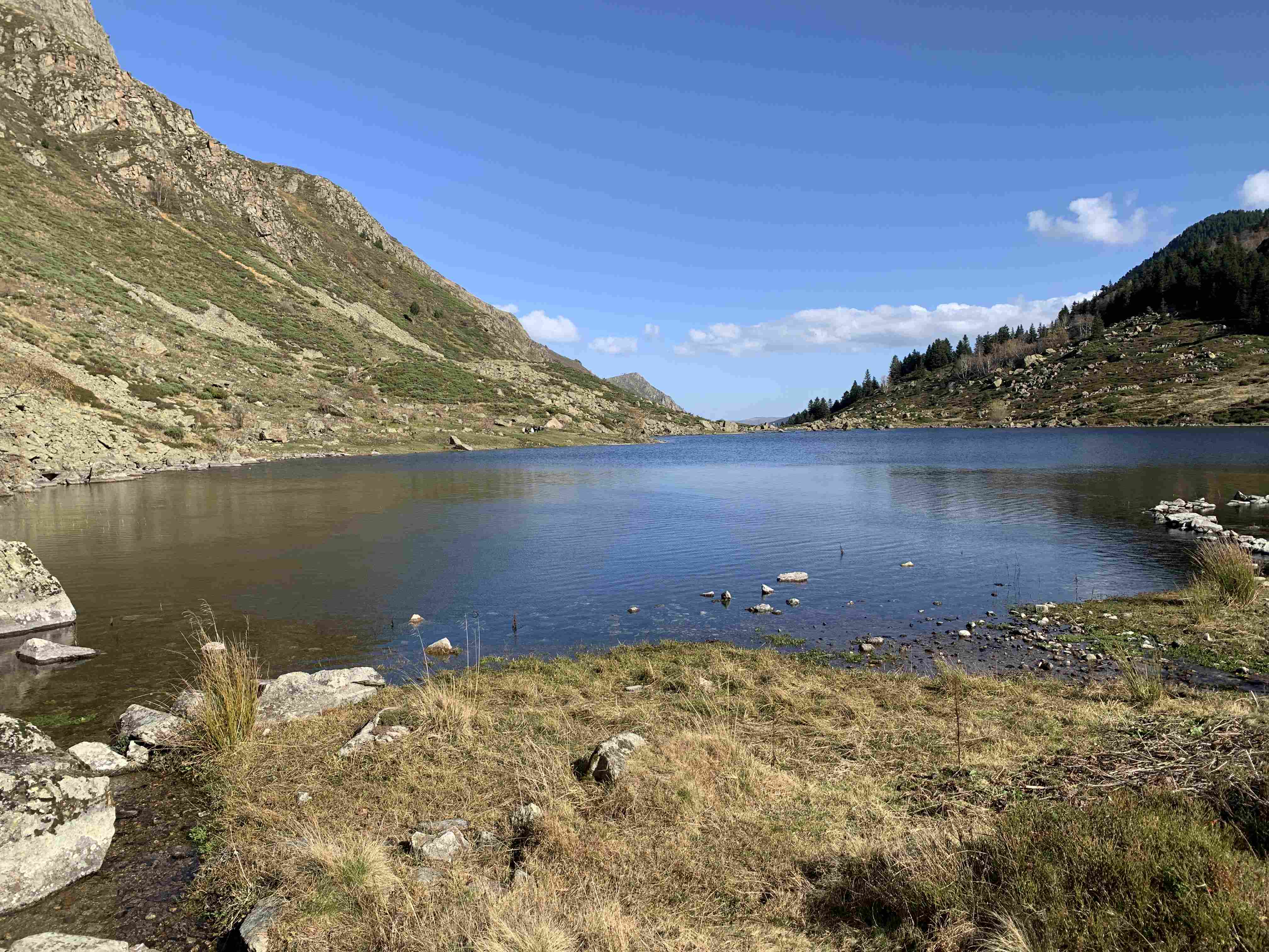 Lire la suite à propos de l’article Étang de Comte et Sources sulfureuses – Mérens-les-Vals
